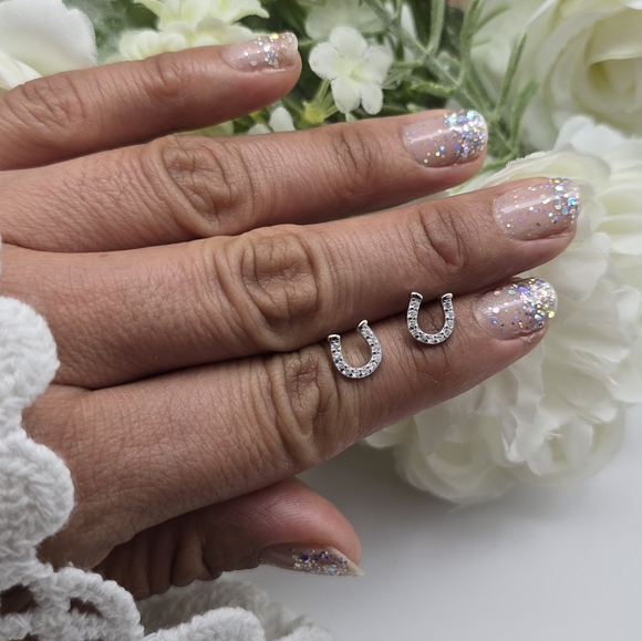 ❤️ HORSESHOE STERLIBG SILVER STUD EARRINGS - Picture 6 of 7